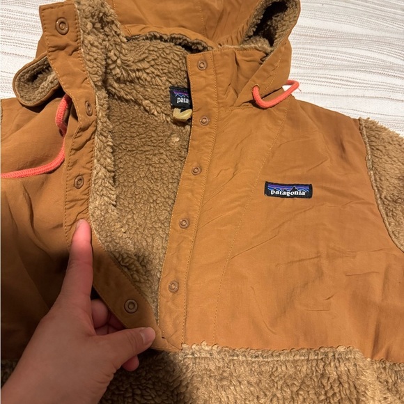 Patagonia Tan and Brown Puffer Jacket with Hood - Picture 4 of 8